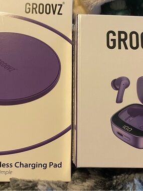 Groovz Purple Wireless Charging Pad and Earbuds Combo